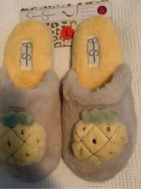 Jessica Simpson Plush Indoor Slippers in Yellow and Cream